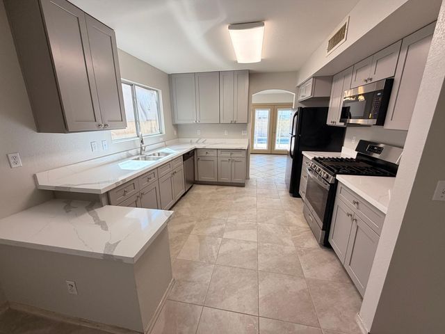 7611 W Cinnabar Avenue, Peoria, AZ 85345