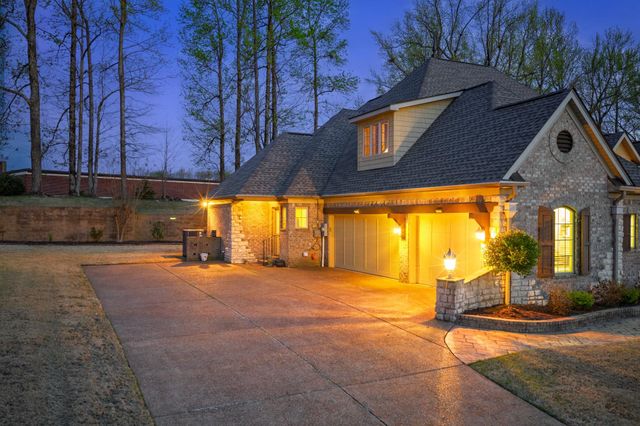 104 LOCHMEADE DR, Atoka, TN 38004