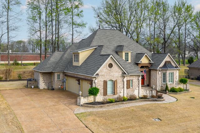 104 LOCHMEADE DR, Atoka, TN 38004