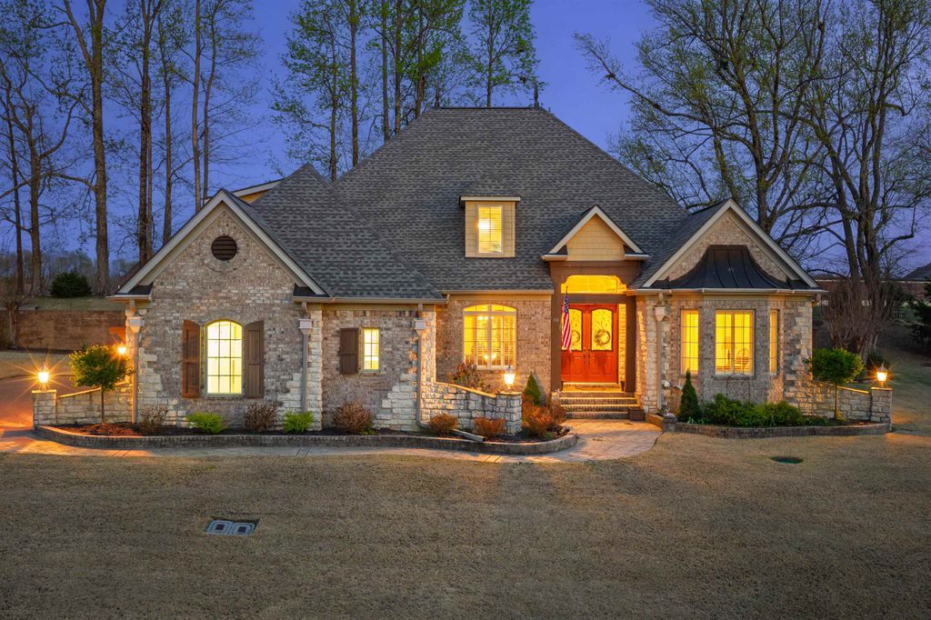 104 LOCHMEADE DR, Atoka, TN 38004