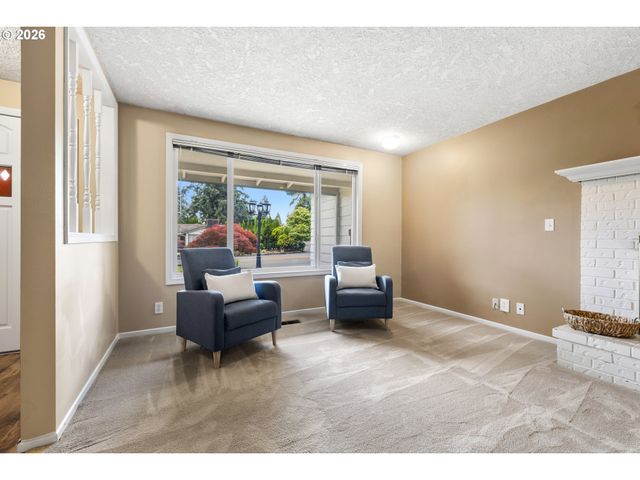 1040 Ne 12TH Pl, Canby, OR 97013