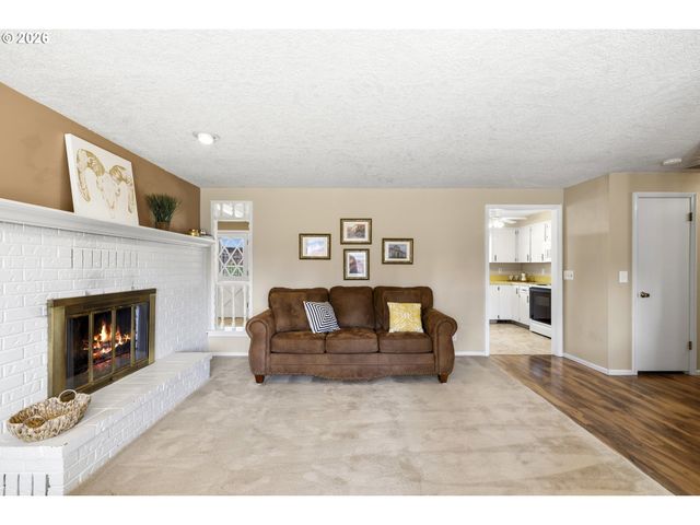 1040 Ne 12TH Pl, Canby, OR 97013