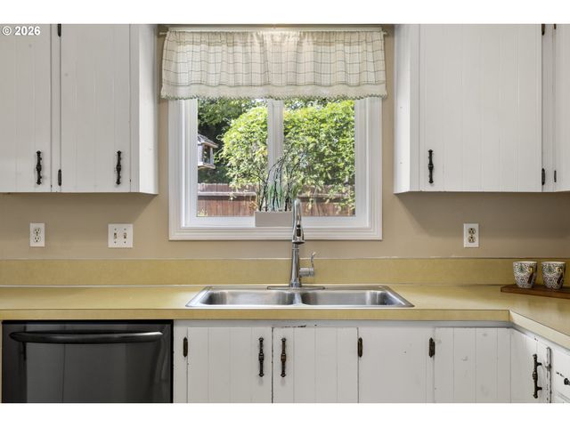 1040 Ne 12TH Pl, Canby, OR 97013