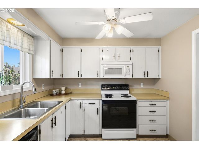 1040 Ne 12TH Pl, Canby, OR 97013