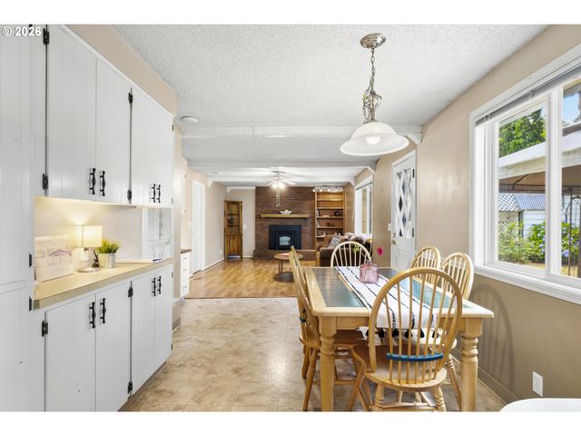 1040 Ne 12TH Pl, Canby, OR 97013