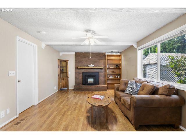 1040 Ne 12TH Pl, Canby, OR 97013