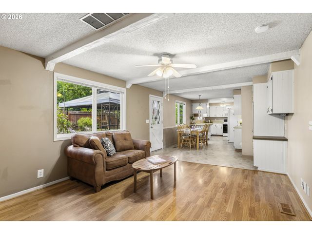 1040 Ne 12TH Pl, Canby, OR 97013