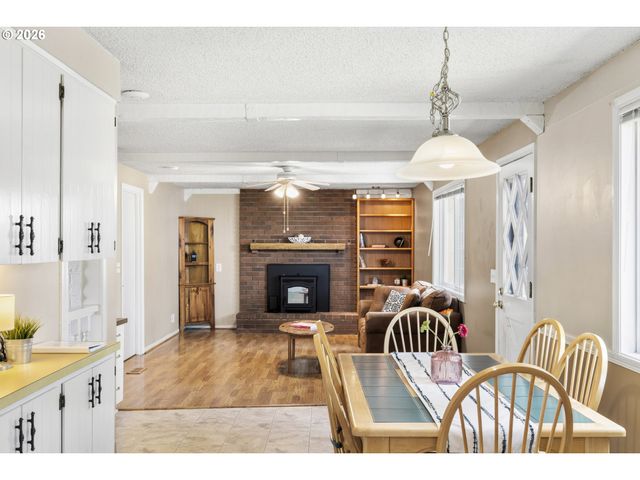 1040 Ne 12TH Pl, Canby, OR 97013