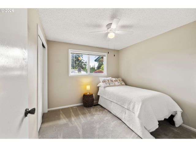 1040 Ne 12TH Pl, Canby, OR 97013