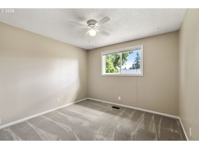 1040 Ne 12TH Pl, Canby, OR 97013