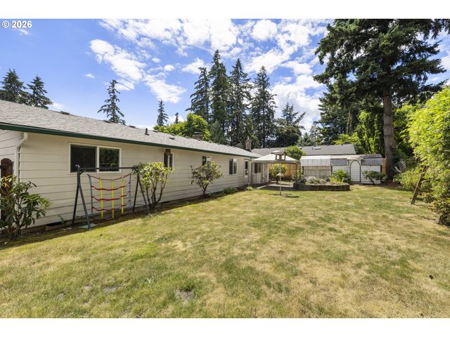 1040 Ne 12TH Pl, Canby, OR 97013