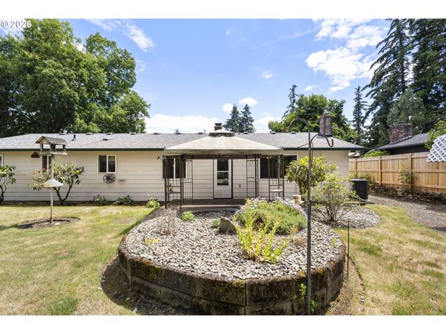 1040 Ne 12TH Pl, Canby, OR 97013