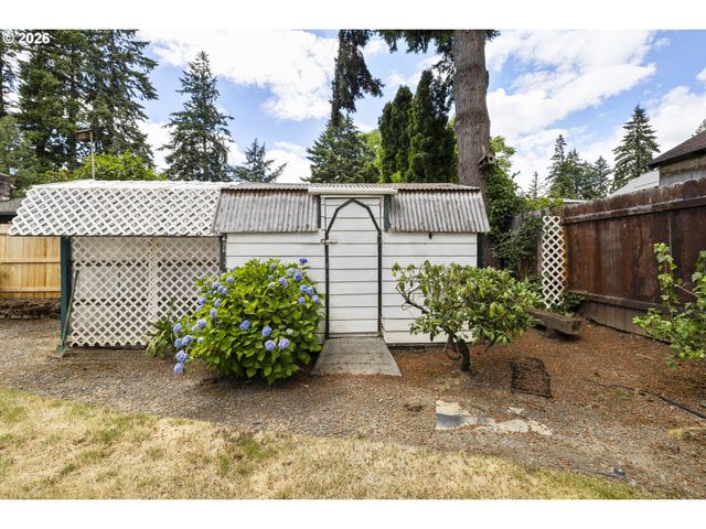 1040 Ne 12TH Pl, Canby, OR 97013