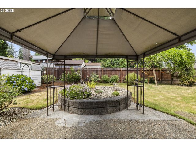 1040 Ne 12TH Pl, Canby, OR 97013