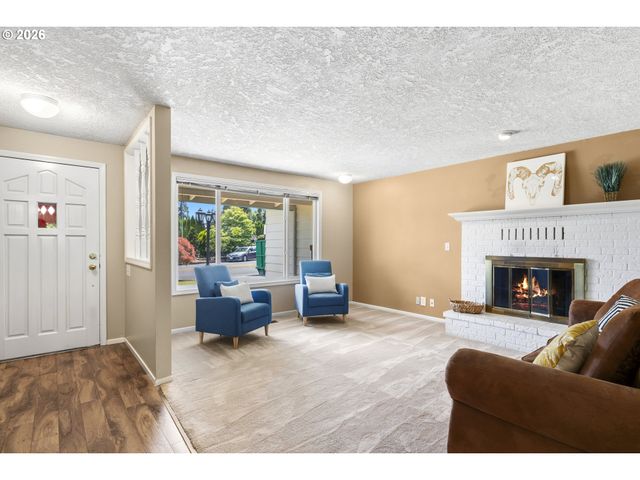 1040 Ne 12TH Pl, Canby, OR 97013