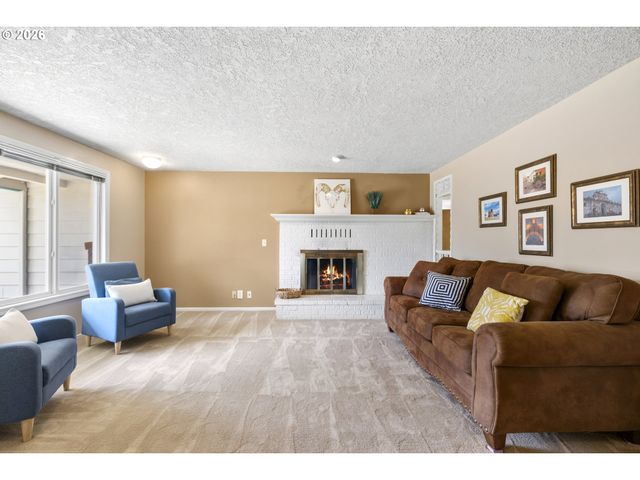 1040 Ne 12TH Pl, Canby, OR 97013