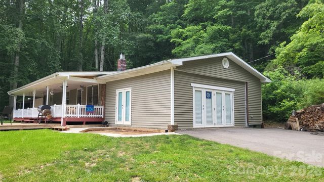 9 Wooded Valley Lane, Burnsville, NC 28714