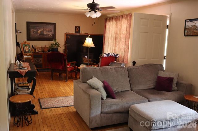 9 Wooded Valley Lane, Burnsville, NC 28714