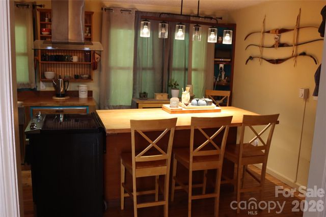 9 Wooded Valley Lane, Burnsville, NC 28714