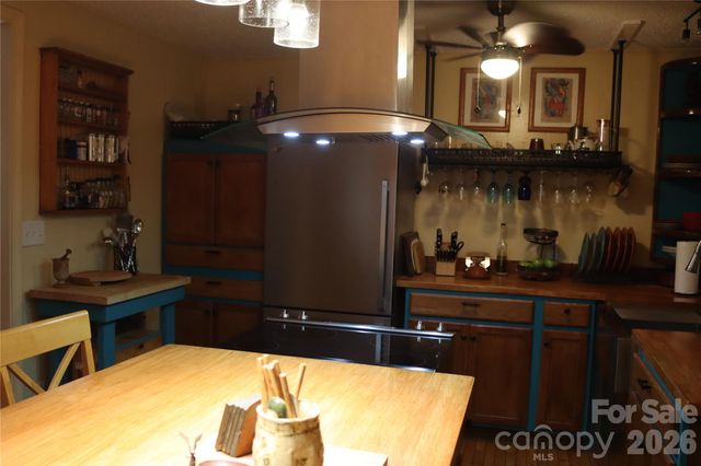 9 Wooded Valley Lane, Burnsville, NC 28714