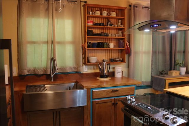 9 Wooded Valley Lane, Burnsville, NC 28714