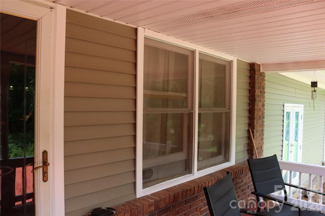 9 Wooded Valley Lane, Burnsville, NC 28714