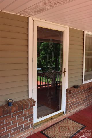 9 Wooded Valley Lane, Burnsville, NC 28714