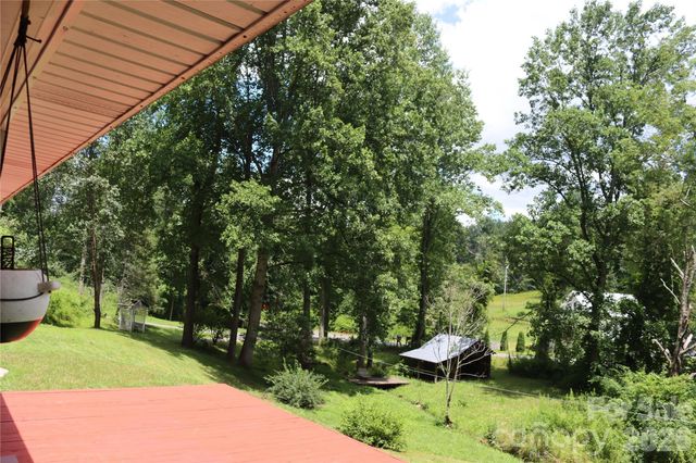 9 Wooded Valley Lane, Burnsville, NC 28714
