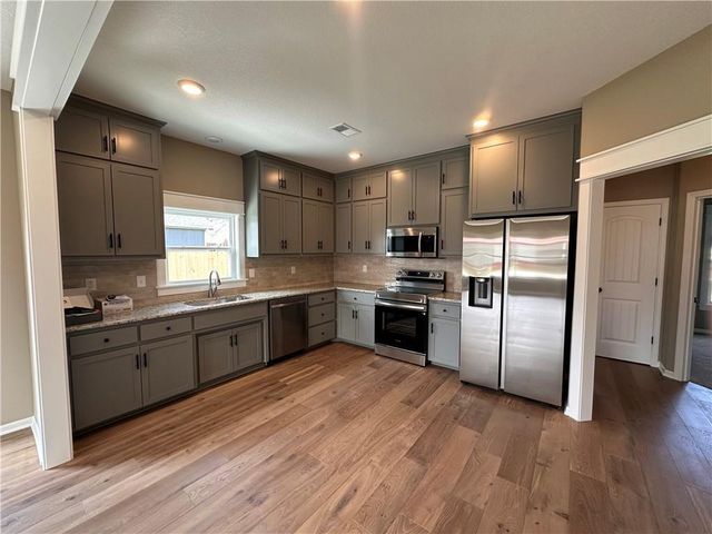 1104 S Oak Street, Plattsburg, MO 64477