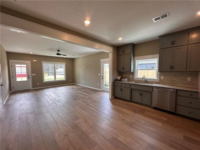 1104 S Oak Street, Plattsburg, MO 64477