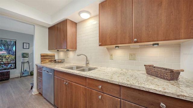 6048 WILSHIRE BOULEVARD 2, Sarasota, FL 34238