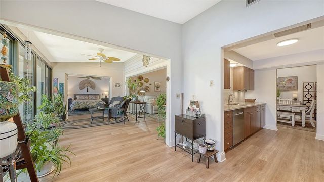 6048 WILSHIRE BOULEVARD 2, Sarasota, FL 34238