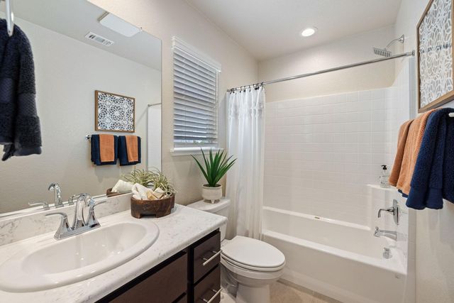 445 Lemongrass St, Turlock, CA 95380