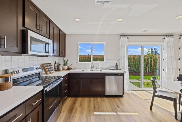 445 Lemongrass St, Turlock, CA 95380