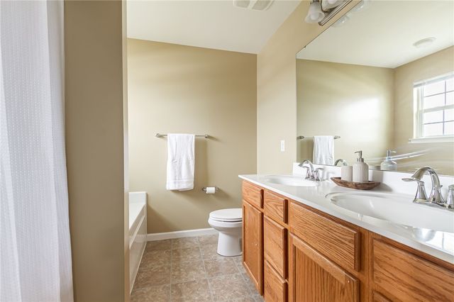 5471 Lucknow Drive, Clay, NY 13041