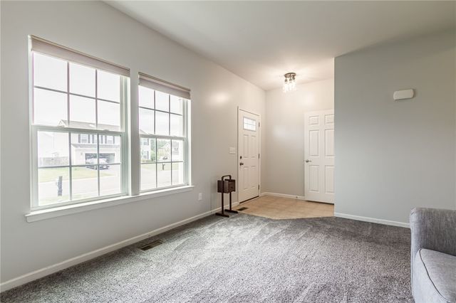 5471 Lucknow Drive, Clay, NY 13041