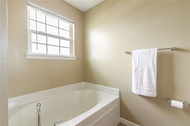 5471 Lucknow Drive, Clay, NY 13041