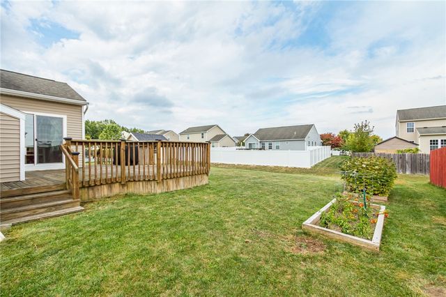 5471 Lucknow Drive, Clay, NY 13041