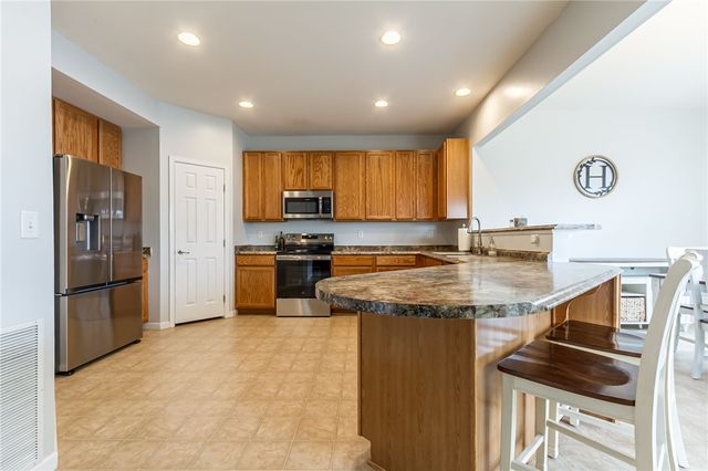 5471 Lucknow Drive, Clay, NY 13041