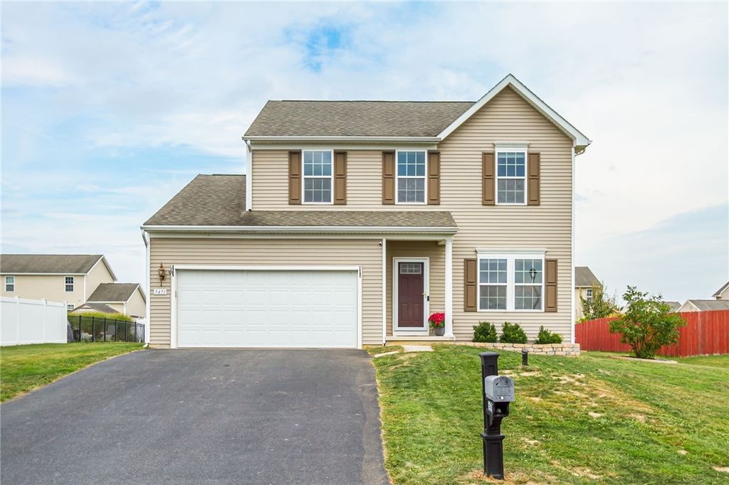 5471 Lucknow Drive, Clay, NY 13041