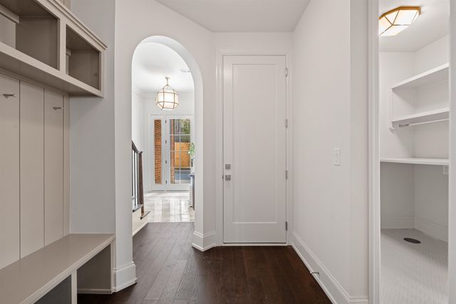 1208B Hawkins St, Nashville, TN 37203