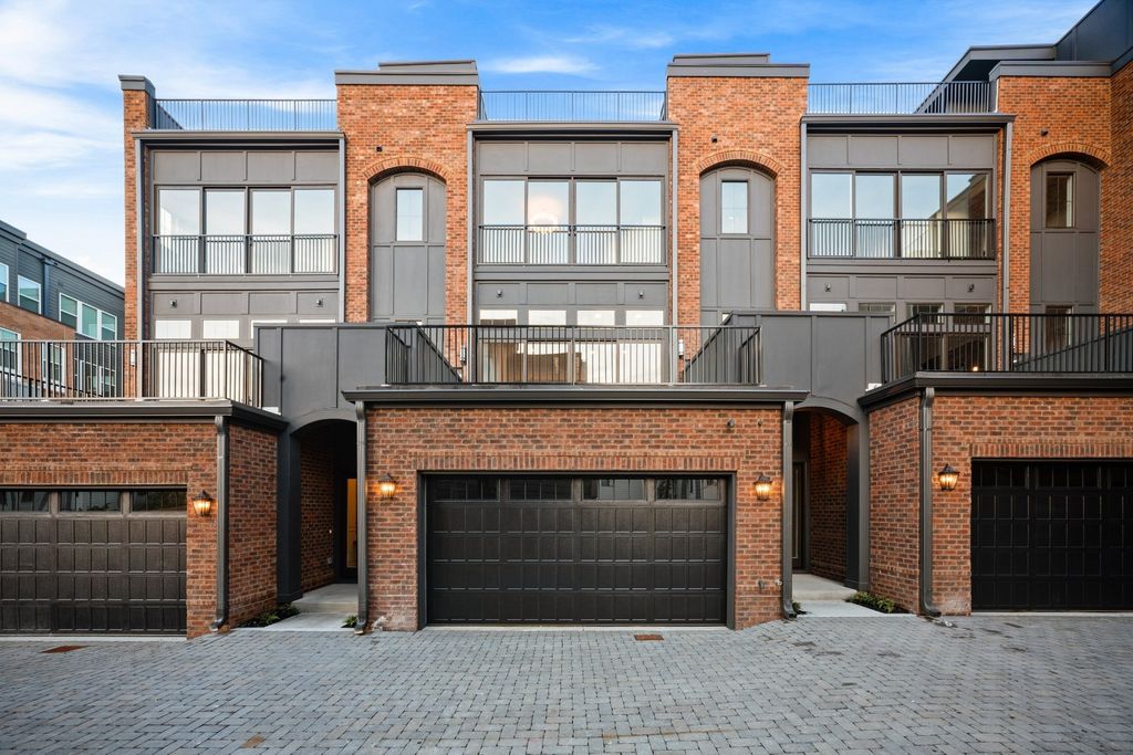 1208B Hawkins St, Nashville, TN 37203