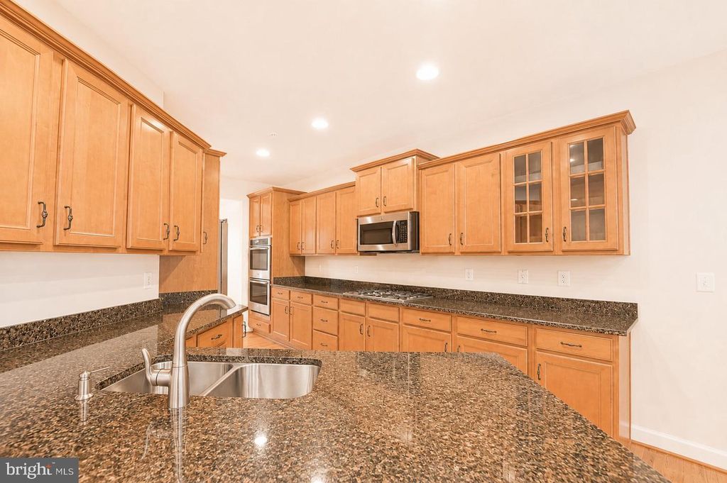 Image 11 of property listing at 184 AUTUMN VIEW DR, Gaithersburg, MD 20878