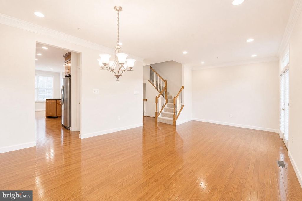 Image 12 of property listing at 184 AUTUMN VIEW DR, Gaithersburg, MD 20878