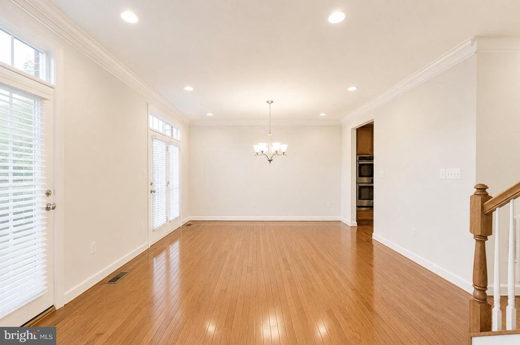 Image 14 of property listing at 184 AUTUMN VIEW DR, Gaithersburg, MD 20878