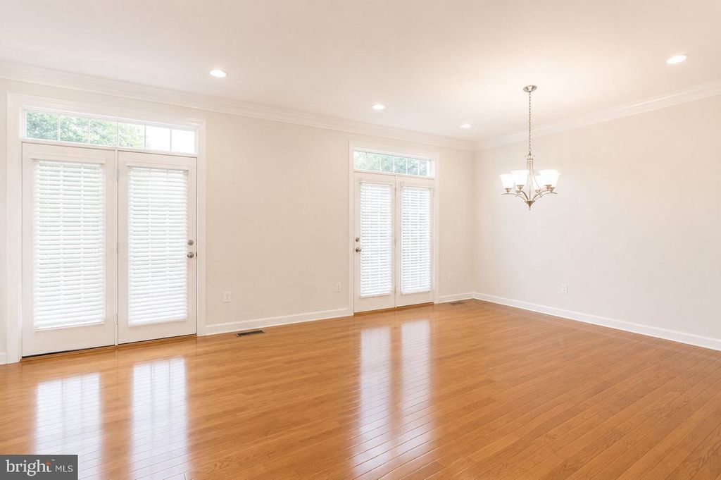 Image 16 of property listing at 184 AUTUMN VIEW DR, Gaithersburg, MD 20878