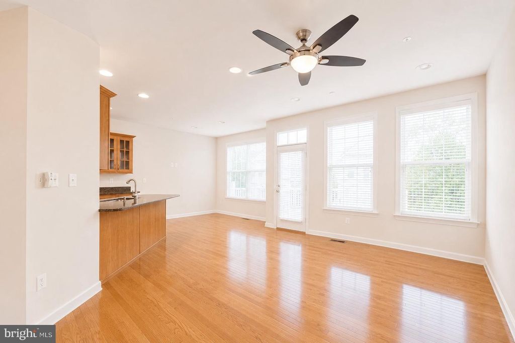 Image 18 of property listing at 184 AUTUMN VIEW DR, Gaithersburg, MD 20878