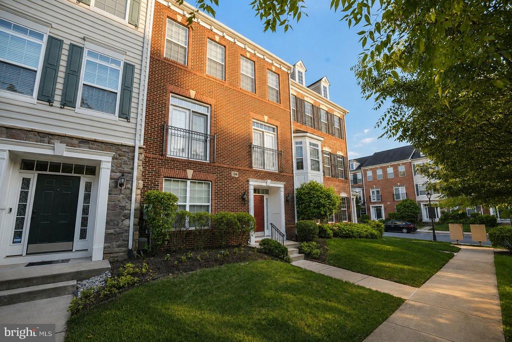 Image 2 of property listing at 184 AUTUMN VIEW DR, Gaithersburg, MD 20878