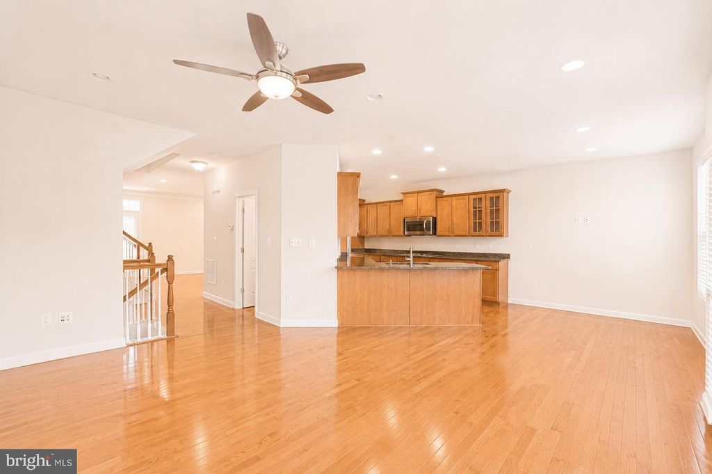 Image 22 of property listing at 184 AUTUMN VIEW DR, Gaithersburg, MD 20878