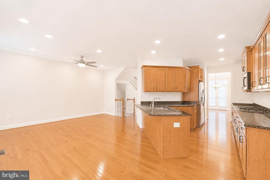 Image 23 of property listing at 184 AUTUMN VIEW DR, Gaithersburg, MD 20878